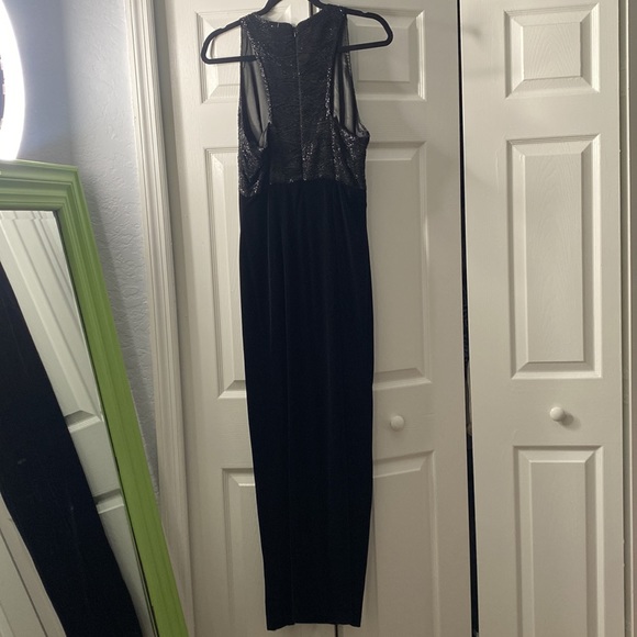 SCALA Gown - Picture 5 of 9